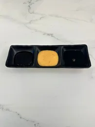 צלוחית לרוטב מחולקת ל3 תאים