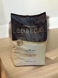 שוקולד לובקה לבן - שק סגור 5 קילו- לפסח